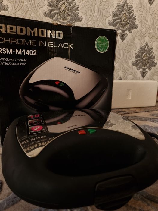 Сэндвичница Redmond RSM-М1402 — Новая, в полной комплектации