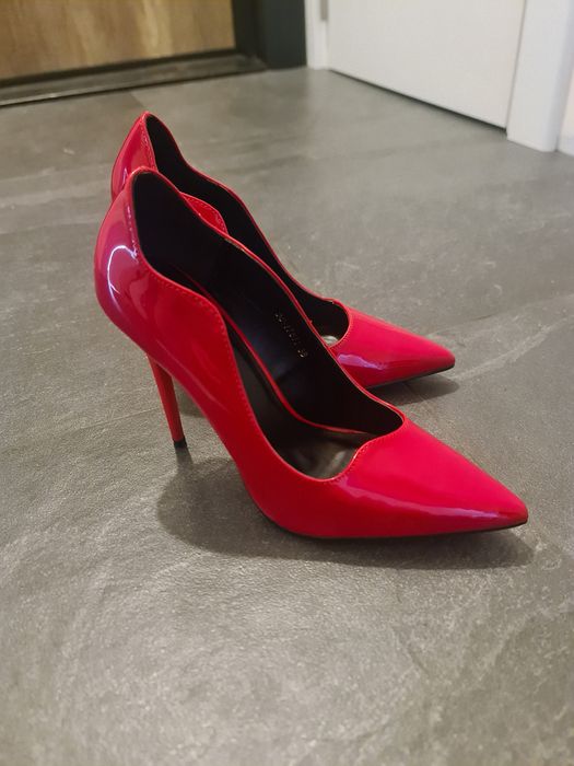 Елегантни обувки на ток 38 номер