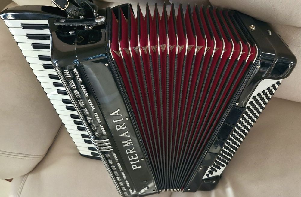 Acordeon italian Piermaria 120 basi