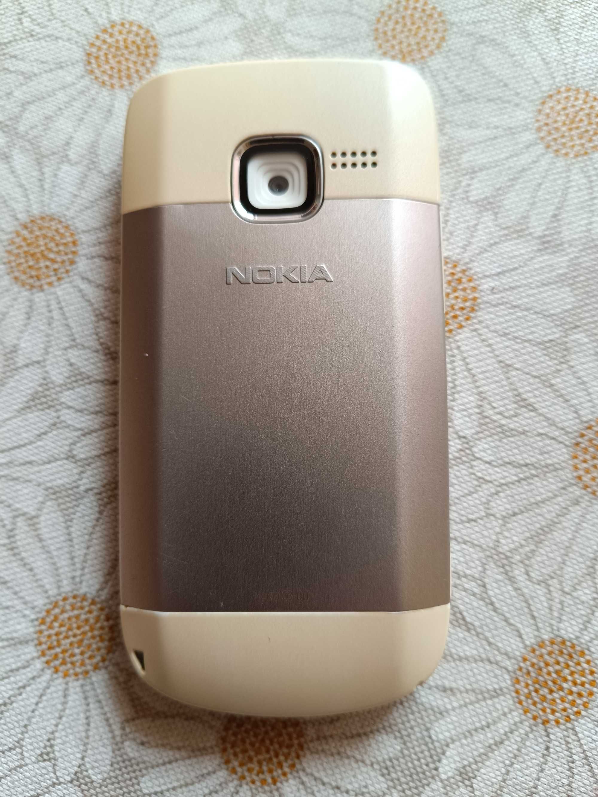 Продавам Nokia C3-00 + две зарядни