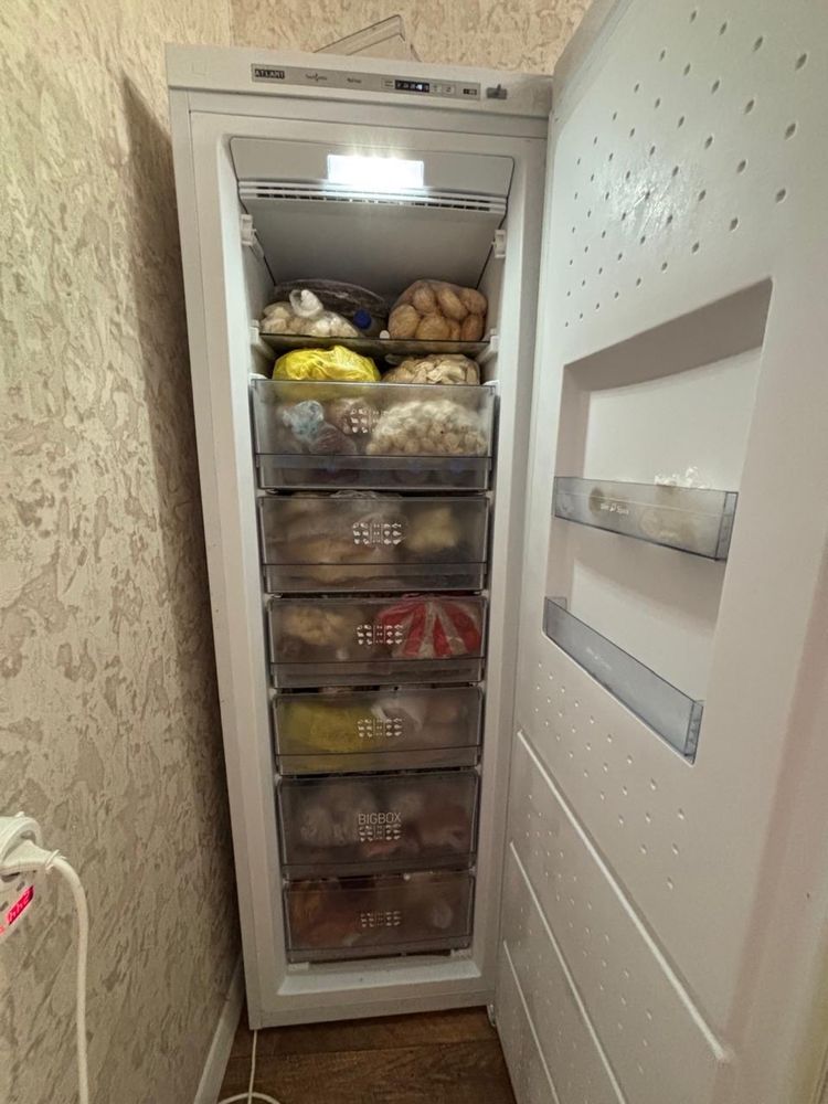 Продам морозильную камеру