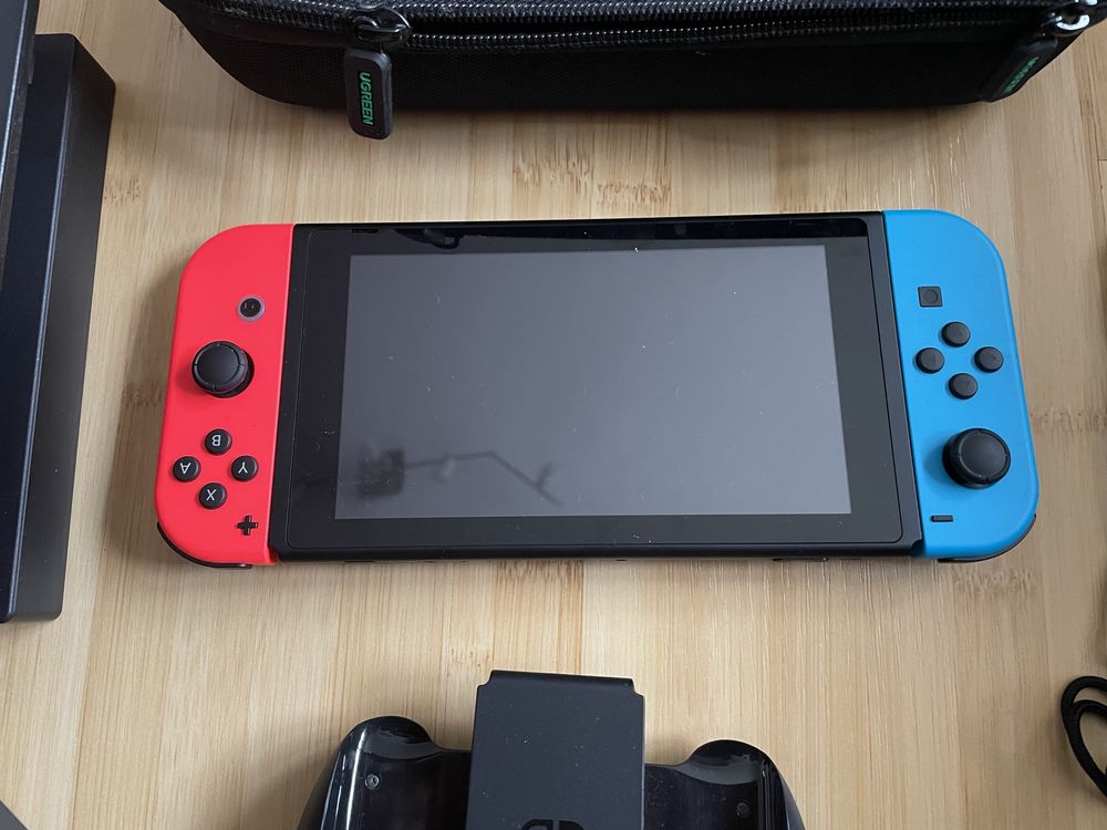 Nintendo switch rosu albastru