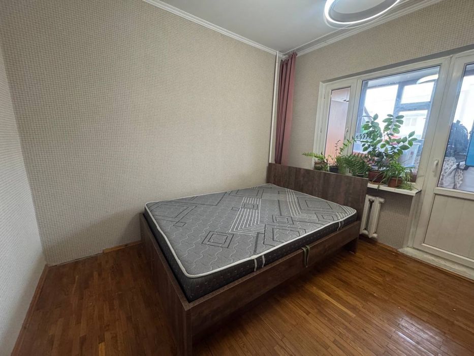 Кровать спальная