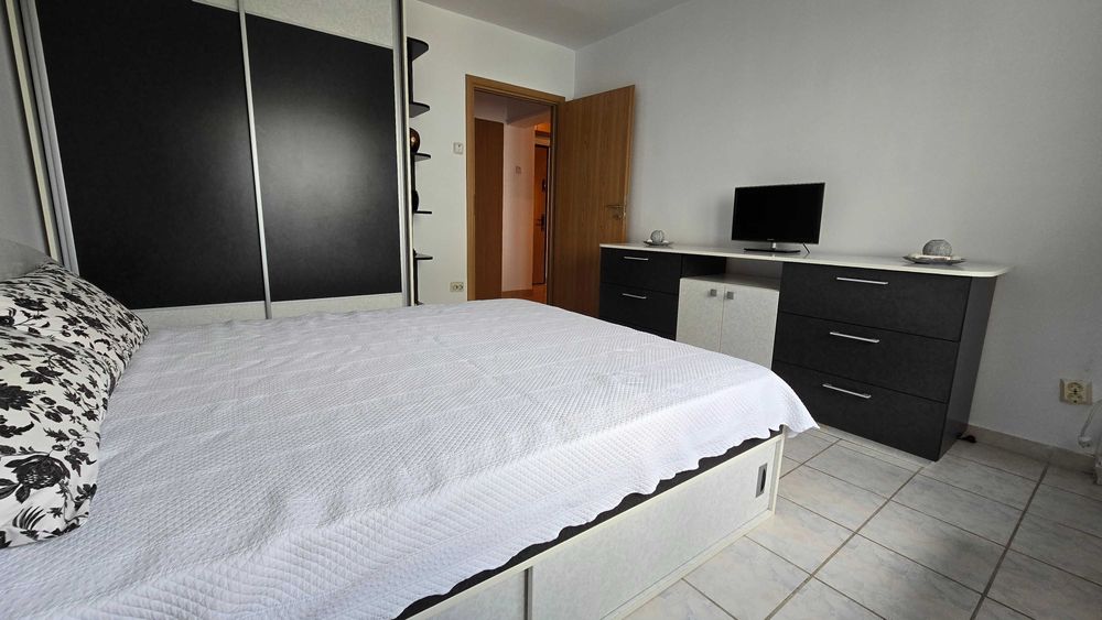 Vând apartament 2 camere mobilat complet, Port Turistic Mangalia