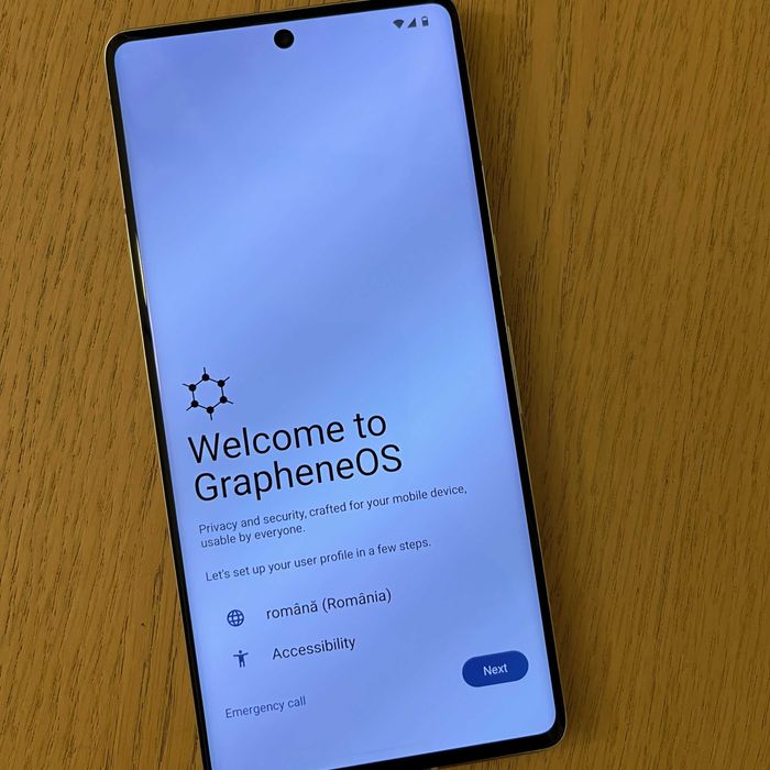 Vând telefon privat confidențial