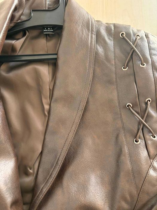 Кафяво кожено яке