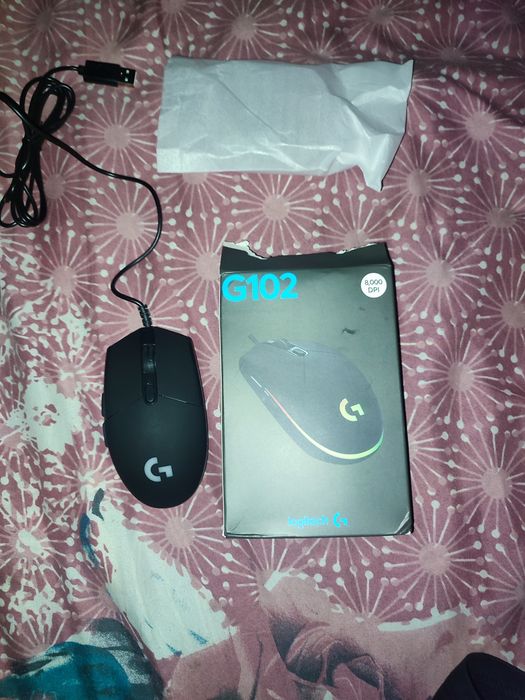 Mouse Logitech G102 Lightsync nefolosit, cutie puțin deteriorată nou