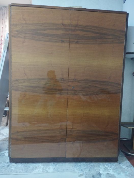 Shfaner shkaf boʻyi:1.60. 1.20