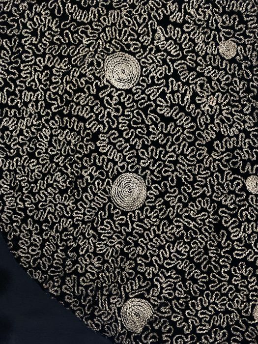 Vesta traditionala veche, cusuta manual cu fir metalic