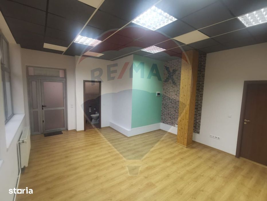 DE ÎNCHIRIAT – Spațiu comercial 34 mp, Piața Revoluției, Baia Mare