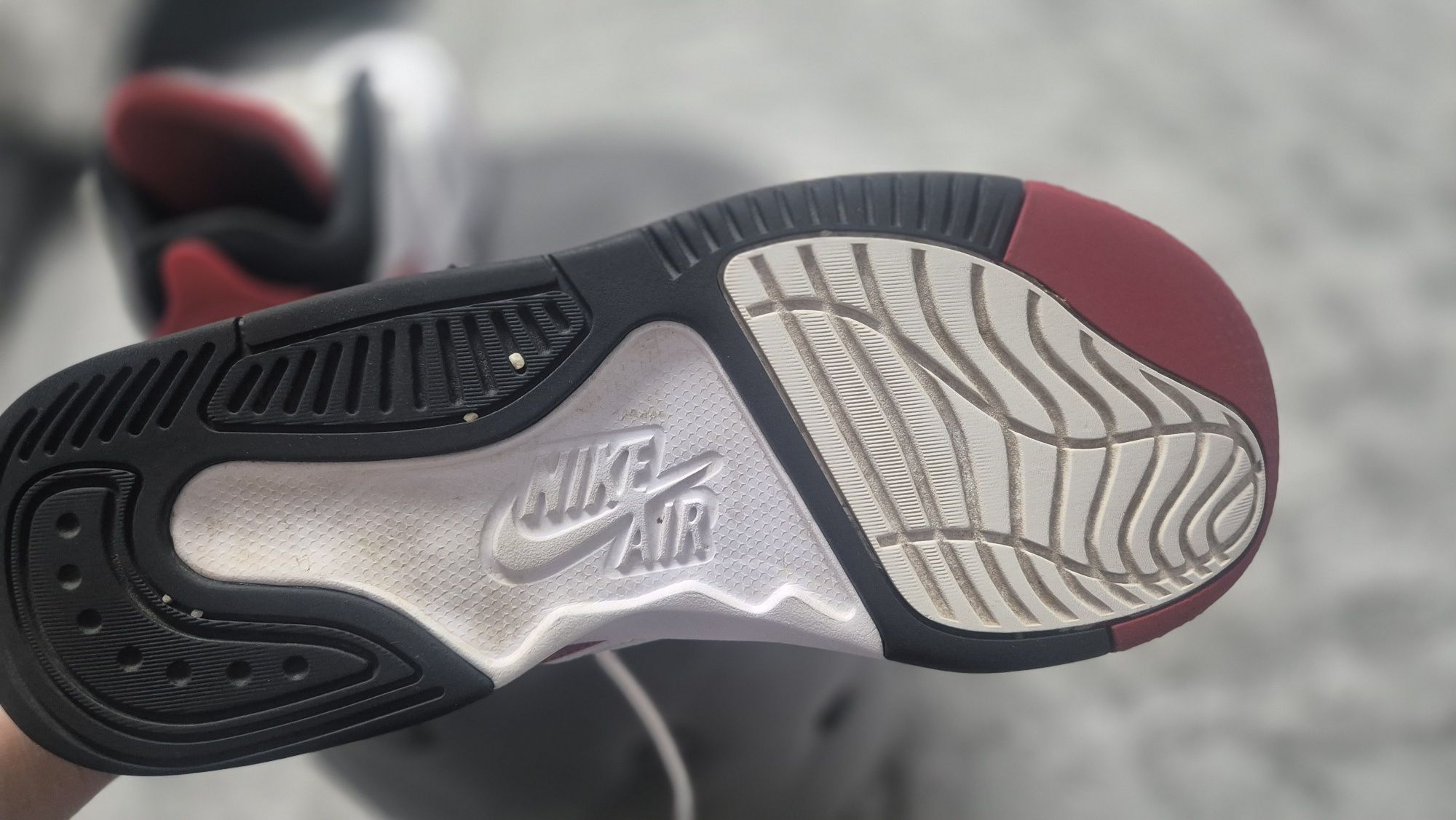 Asidasi Jordan Nike Max Aura 5