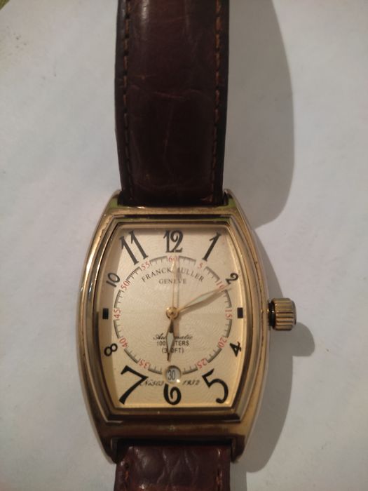 Продам часы работает состояние отличное