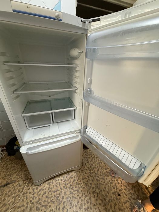 Продаю холодильник Индезит