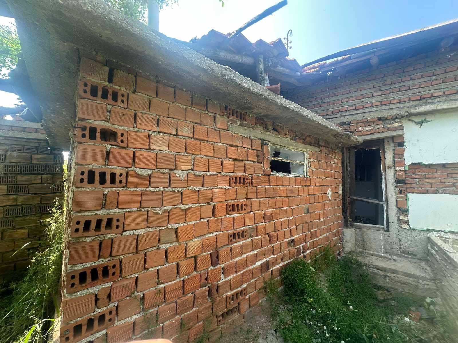 Продава се двуетажна къща