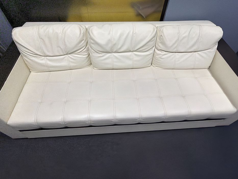 Продам диван , белая кожа