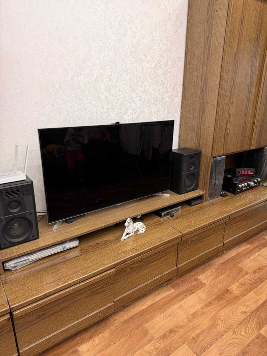 стенка в зал комплект. Длина 385см. Высота 208см