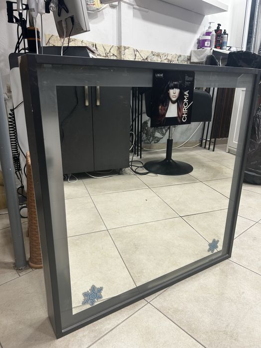 Продавам кристални дървени светещи огледала 2 бро