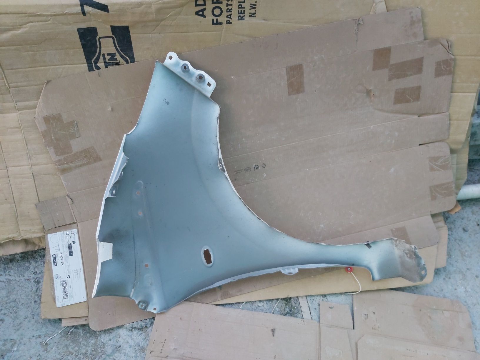 Преден калник ляв пежо 108 Peugeot 108
