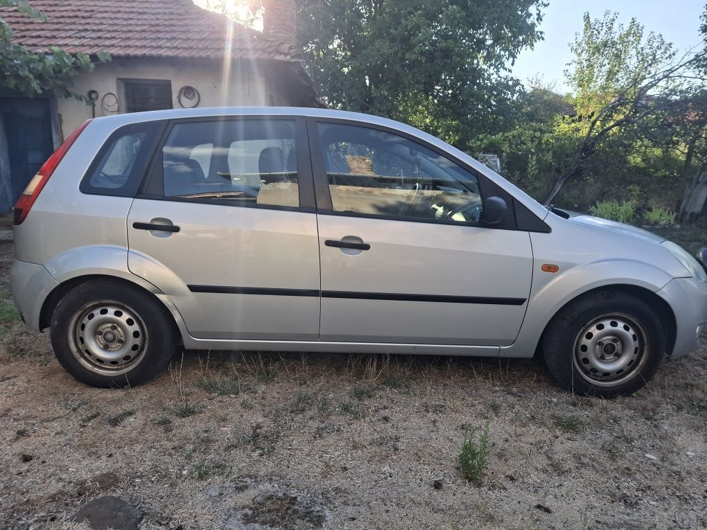 Ford Fiesta 2004 Бензин/ГАЗ (чисто нова бутилка)