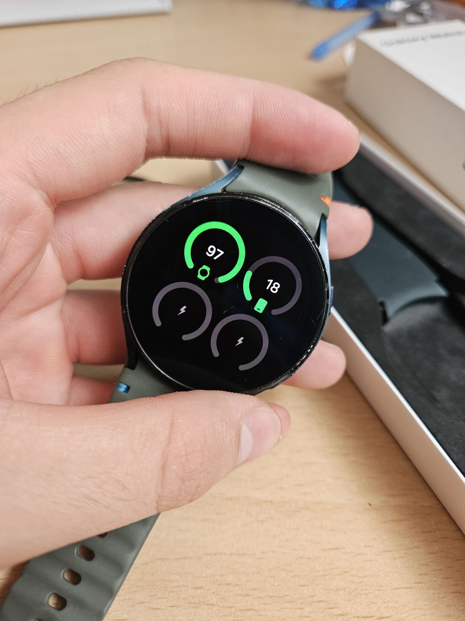 Samsung Galaxy Watch 4 44mm Green добро състояние. Нова каишка