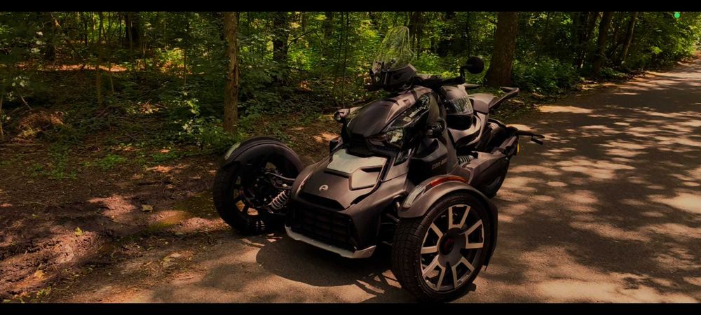 Închiriază un Can-Am Ryker Rally 900cc