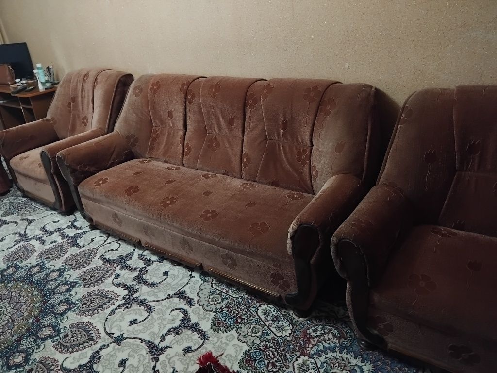 Divan kreslo sotiladi: Shaxrisabz