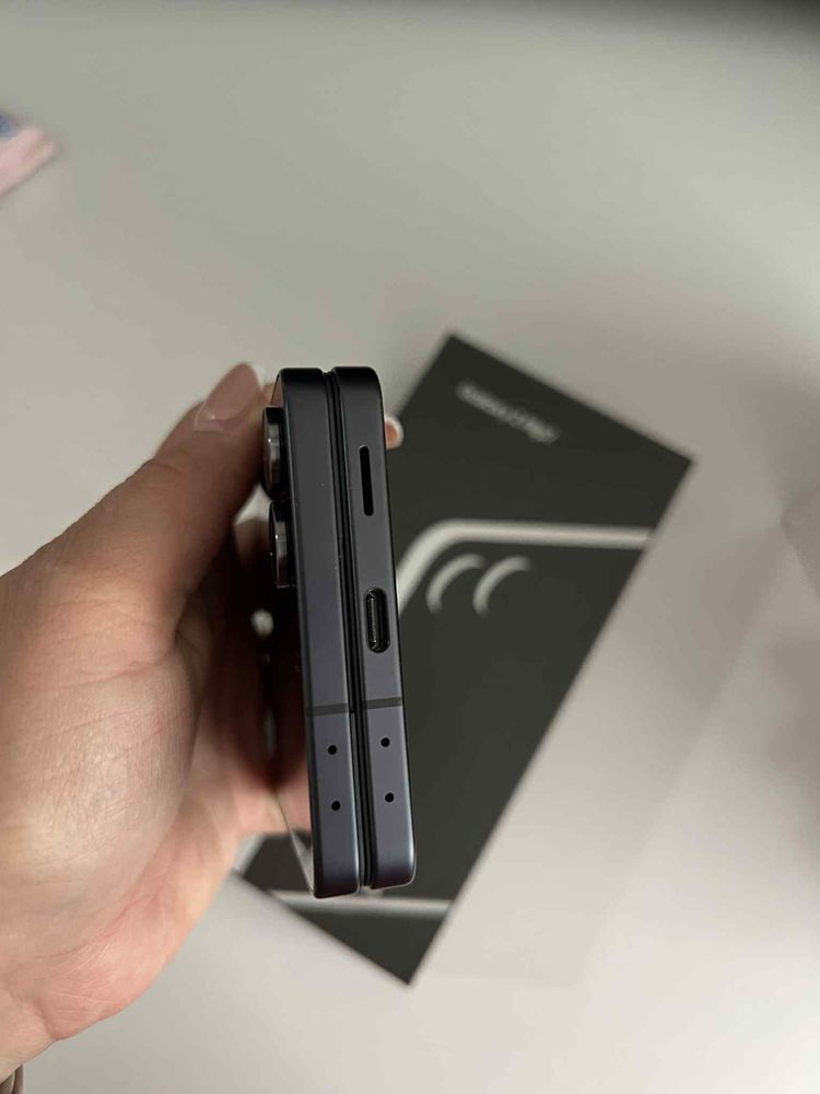 Samsung Galaxy X Flip7