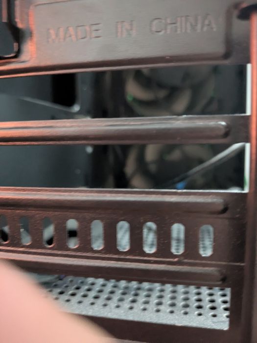 Vand carcasa PC pentru gaming sau office URGENT!!