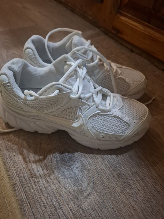 Срочно продам мужские кроссовки