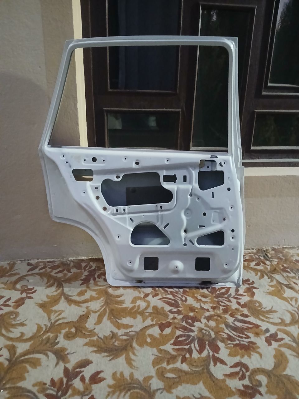 Nexia 2 chap taraf orqa eshik
