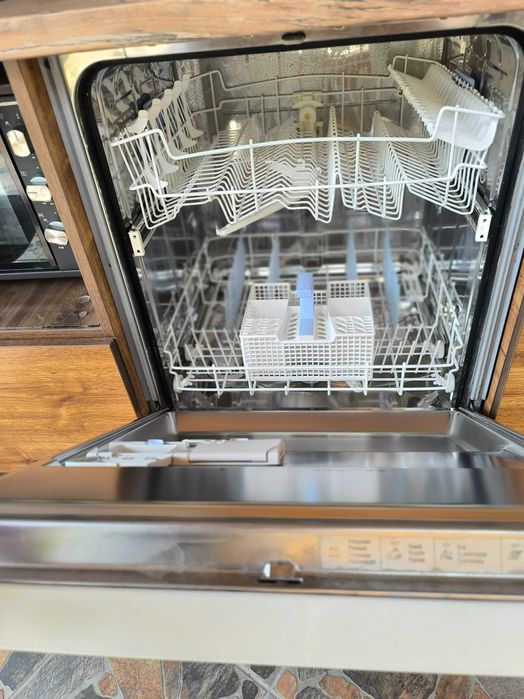 Съдомиялна за вграждане Whirlpool 60/60/85