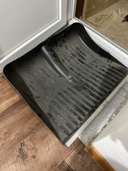 Новая лопата для уборки снега