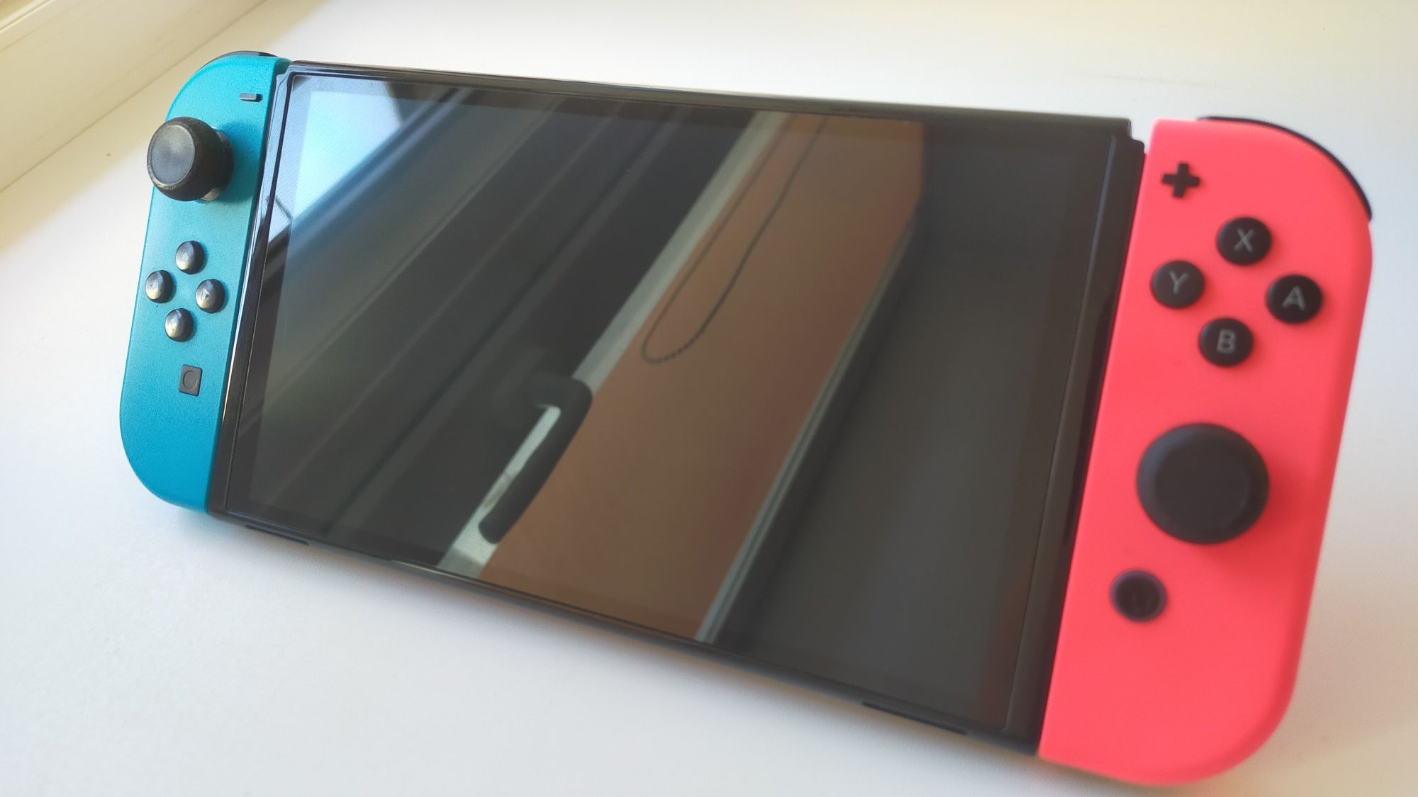 Продаю Nintendo Switch OLED + картридж на выбор