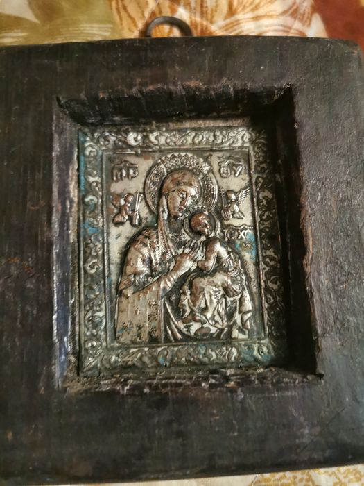 Стари посребрени икони