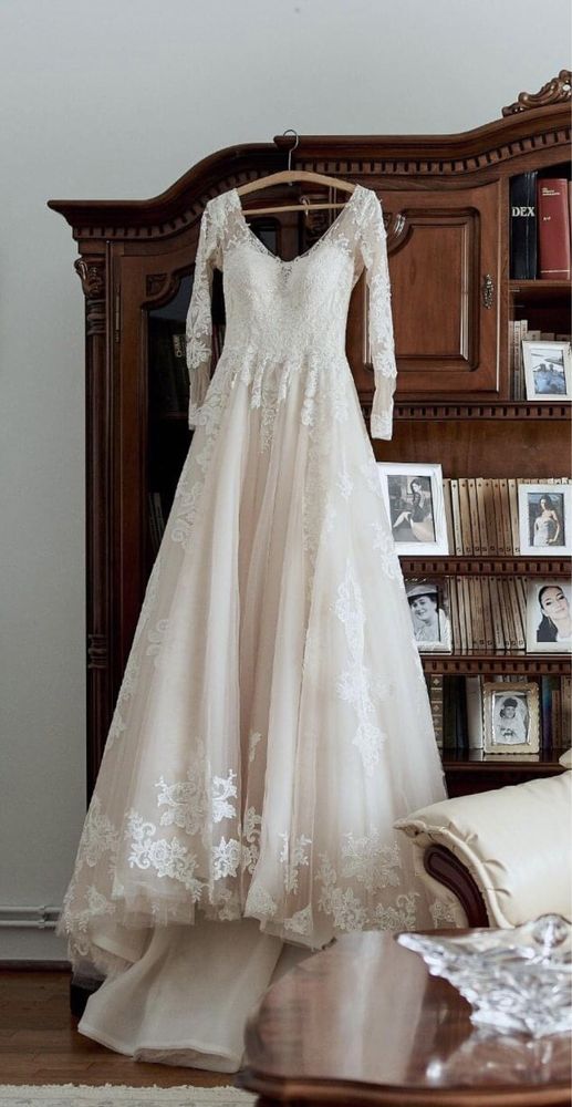 Rochie de mireasa tip printesa cu trena lunga