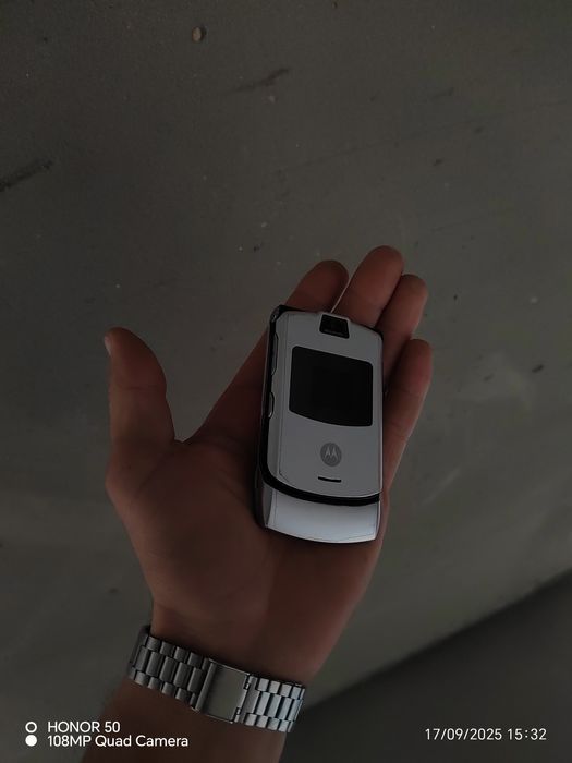Motorola v3 ideal
