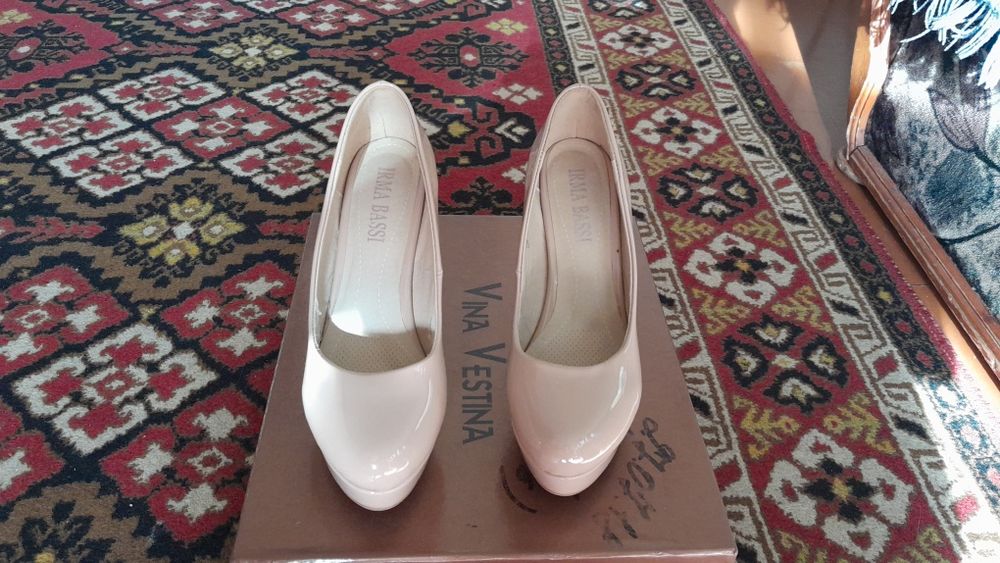 Продам женские туфли