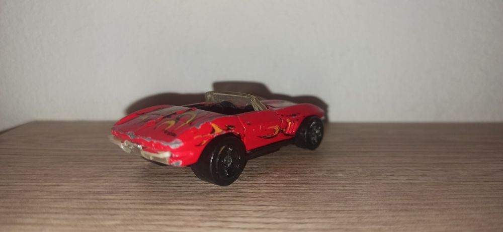 Vând Hotwheels '65 Corvette MTM
