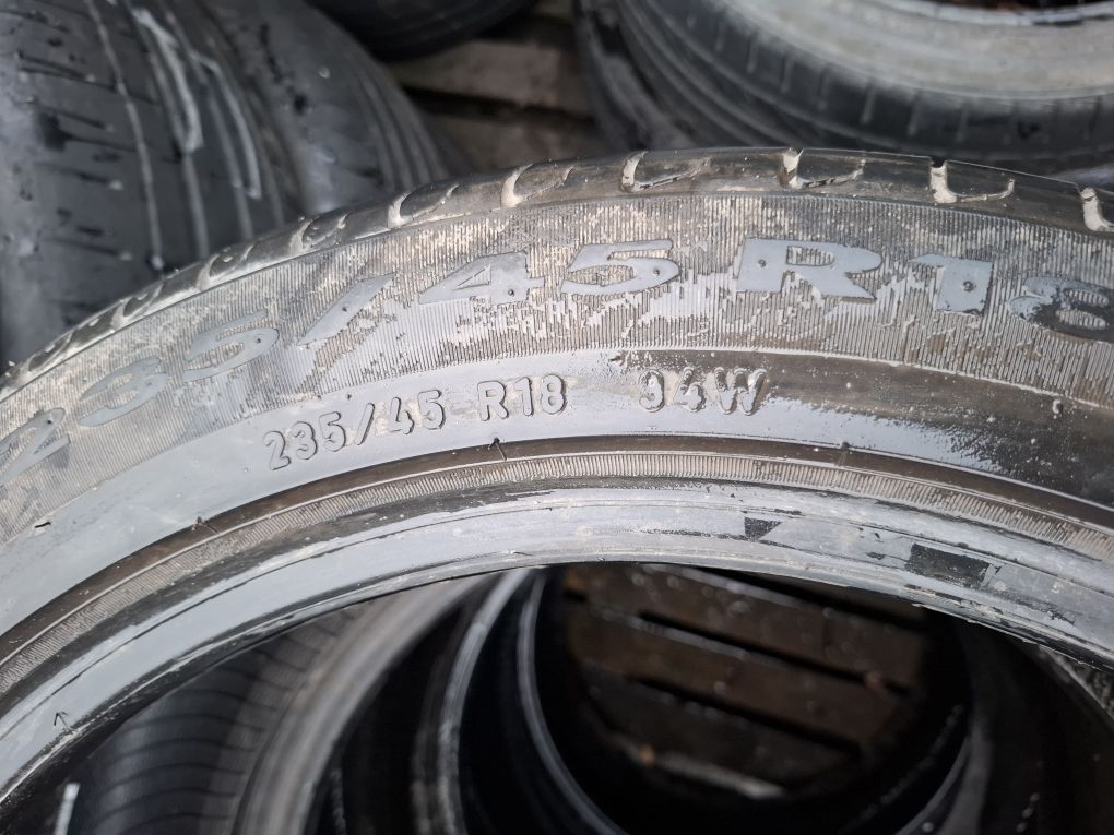 Vând set 4 anvelope 235 45 18 pireli bune de vara