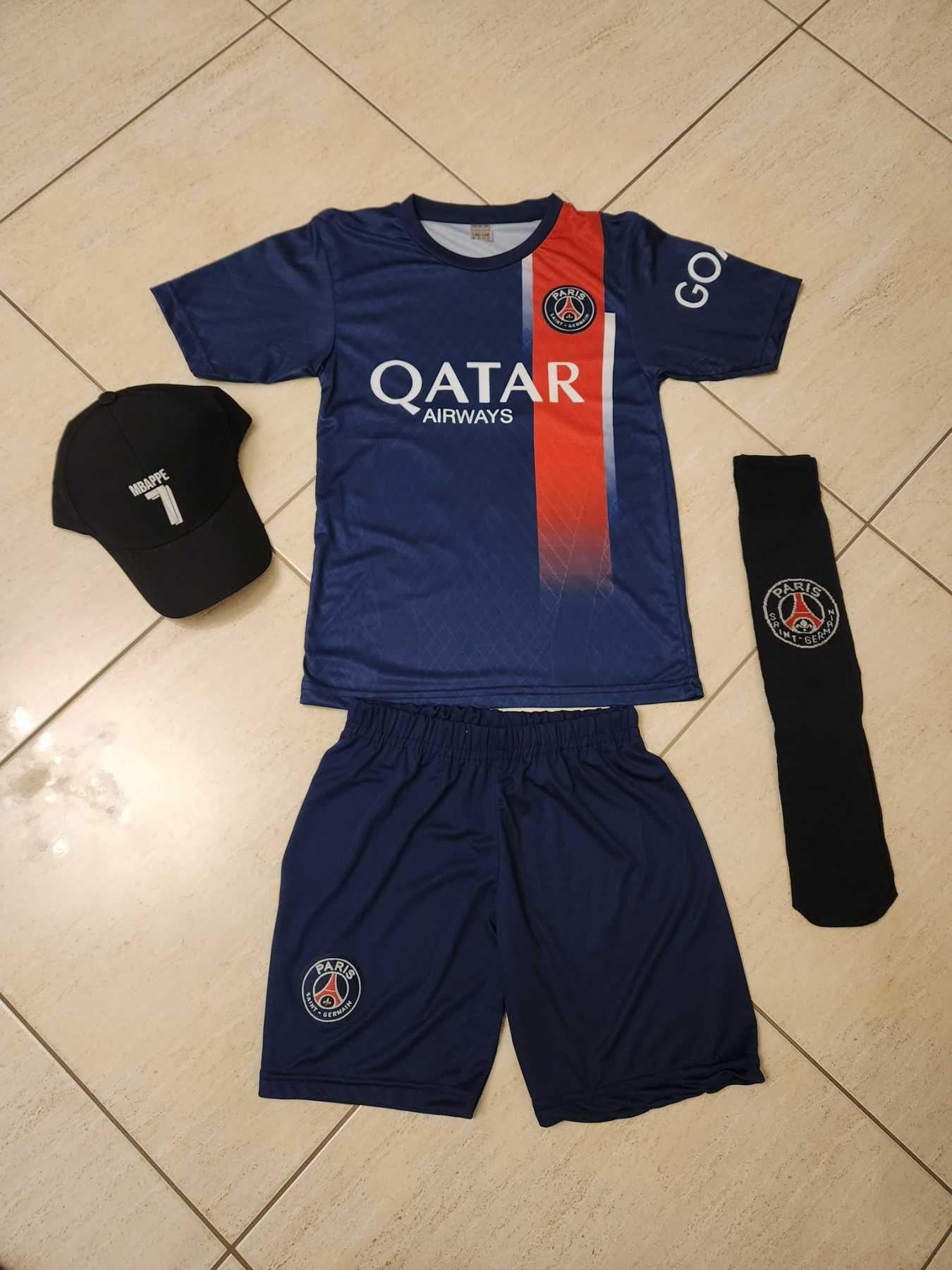 PARIS MBAPPE 7 екип  С дълъг ръкав + Екип с Къс ръкав + Калци 2024
