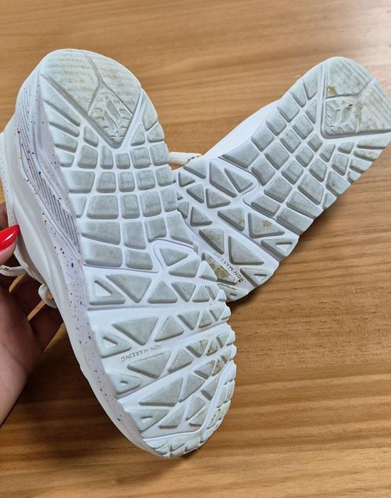 Adidasi Skechers