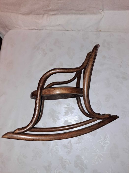 balansoar lemn papusi vechi stil Thonet