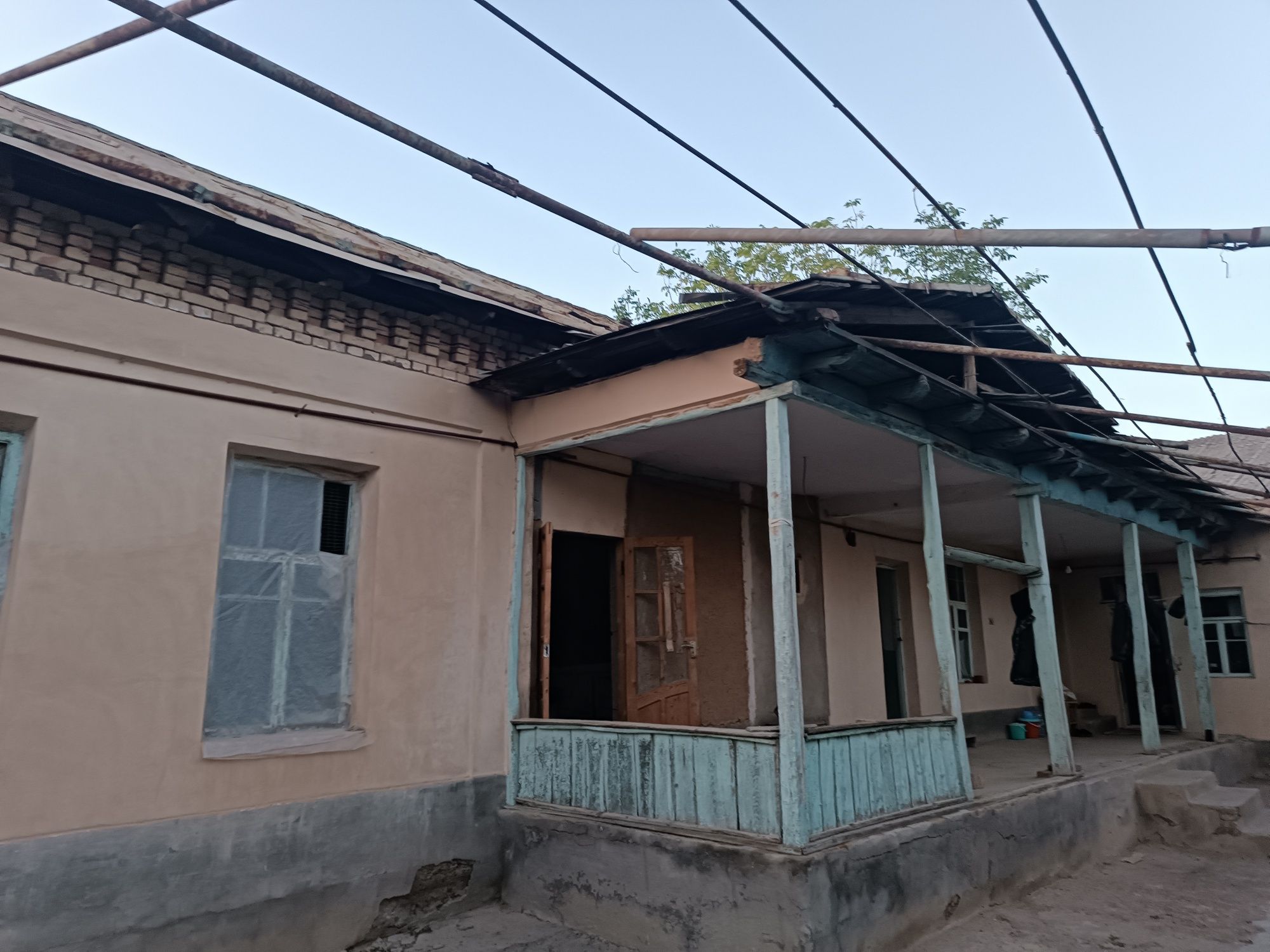 Qibray tumanida hovli sotiladi