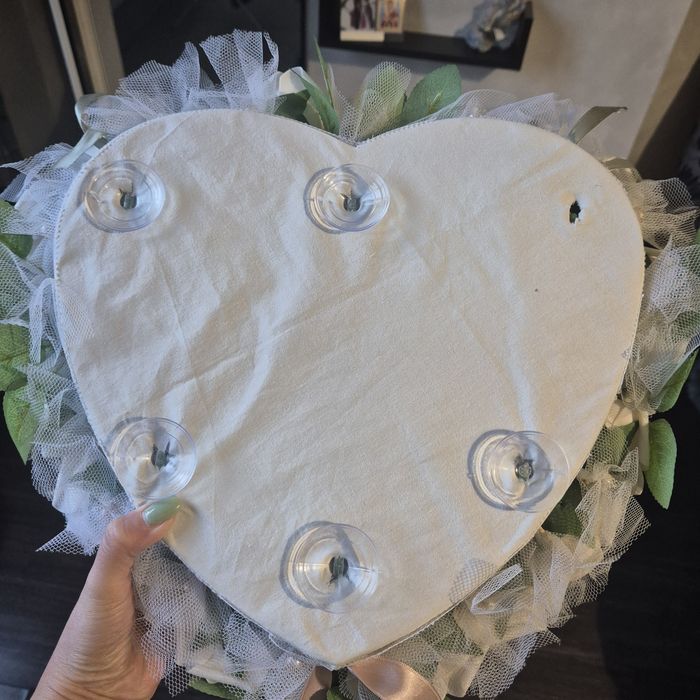 Сватбена украса за кола - воали, сърце и рози за дръжките