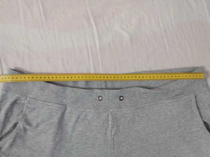 Pantaloni de trening