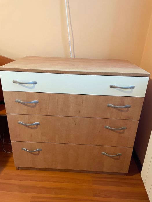 Гардероб и скринове