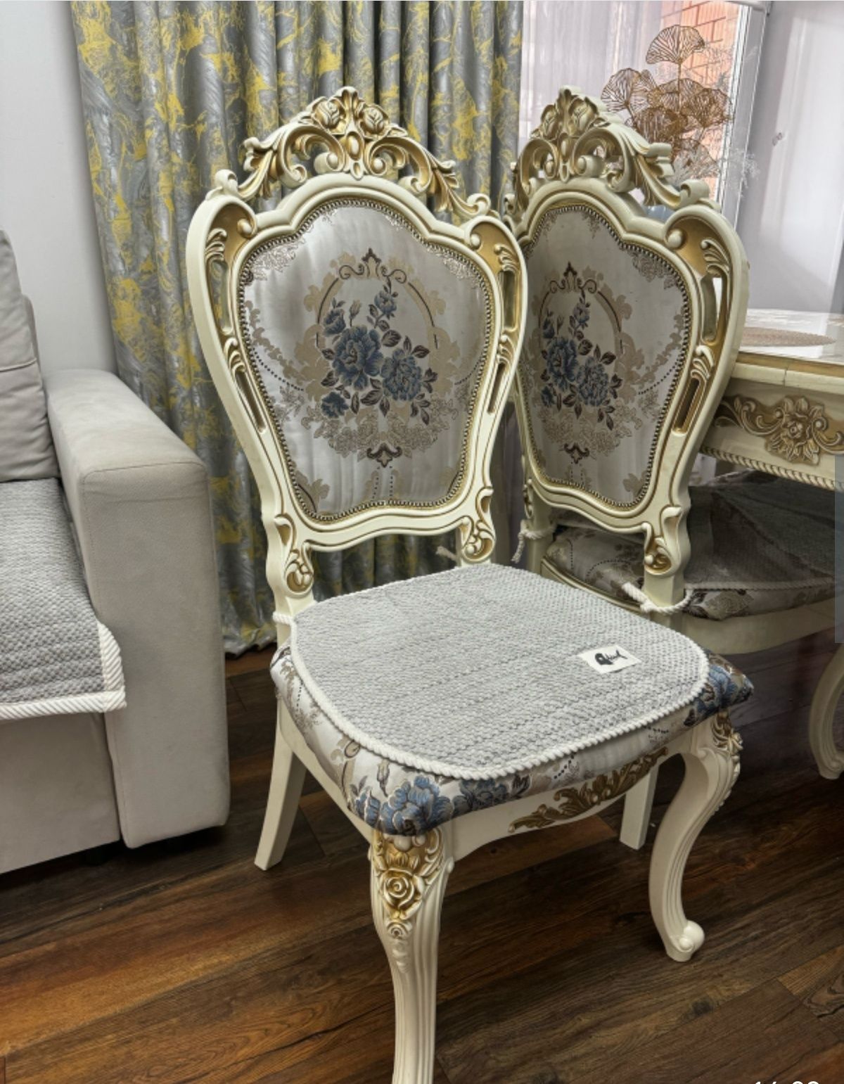 Продам стол со стульями