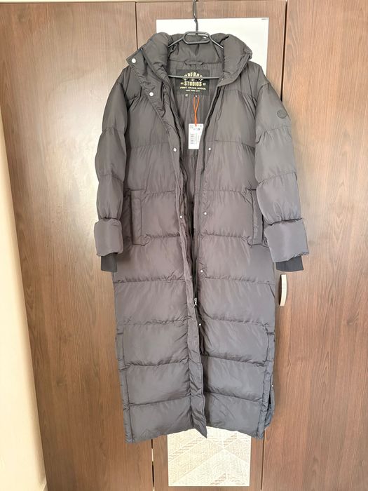 Елегантно дълго яке на марката superdry с двоен цип