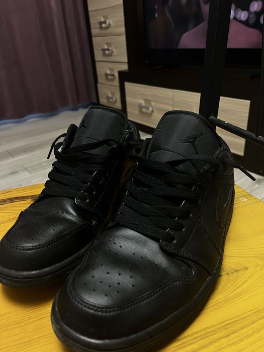Jordan 1 Low Black