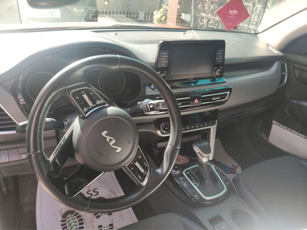 Kia Seltos 3 позиция, люк в идеальном состоянии!